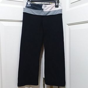 Lululemon reversible Groove crops floral black citron tinted canvas grey